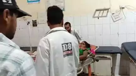 सीतापुर: रालामऊ ग्राम पंचायत में तेज रफ्तार ऑटो ने मोटरसाइकिल को मारी जोरदार टक्कर, पति-पत्नी दोनों गंभीर रूप से हुए घायल