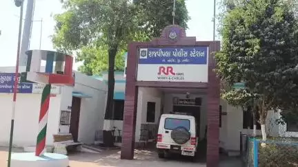 નાંદોદ: કુંવરપરા ભચરવાડા નવી વસાહત ગ્રામ પંચાયતની ચૂંટણી બાબતે ઝઘડો થતા કુલ 10 ની સામ સામે રાજપીપળા પોલીસ સ્ટેશનમાં ફરિયાદ નોંધાઈ