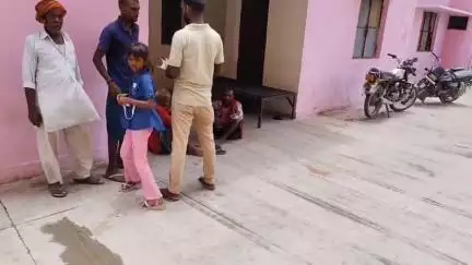 पडरौना: परासखाड़ पुलिया से नहर में गिरने से युवक की मौत, पोस्टमार्टम के बाद शव परिजनों को सौंपा गया, पुलिस कर रही जांच