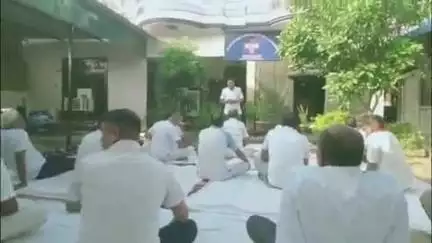 चरखी दादरी: चरखीदादरी में 11वें अंतरराष्ट्रीय योग दिवस पर पूर्व गौरव सैनिक सोसायटी ने किया योगाभ्यास
