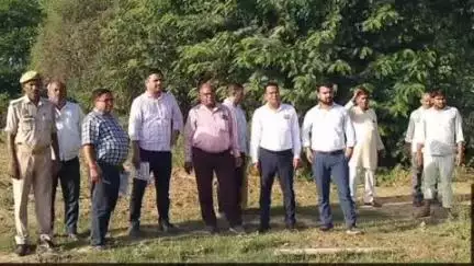 बाह: पिढौरा गांव में आठ साल पुराने चक मार्ग विवाद का हुआ निस्तारण