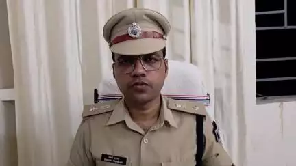 मोतिहारी: जिले के कुख्यात अपराधी राहुल मुखिया की संपत्ति जप्ती हेतु प्रस्ताव पुलिस ने न्यायालय में समर्पित किया
