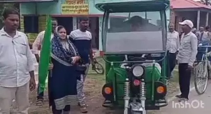कृत्यानंद नगर: प्रखंड क्षेत्र के रहुआ पंचायत में मुखिया ने स्वच्छता कर्मियों को हरी झंडी दिखाकर रवाना किया