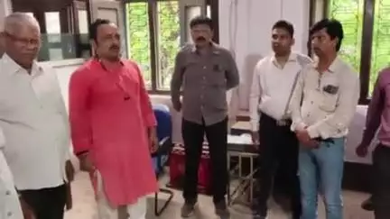 बनारस के बिजलीकर्मियों ने सिगरा स्थित अधीक्षण अभियंता कार्यालय पर किया जनजागरण सभा