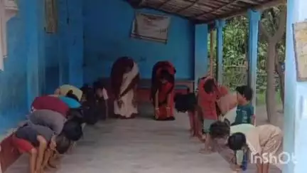 नौहट्टा: नवहट्टा प्रखंड के आंगनबाड़ी केन्द्रों पर बच्चों को सिखाया गया योगाभ्यास