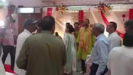 জামুরিয়া: জামুরিয়া থানার অন্তর্গত চিচুড়িয়া আরএন কলোনি গেস্ট হাউসে কেন্দ্রীয় কয়লা মন্ত্রী সাংবাদিক সম্মেলন করলেন