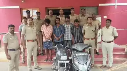 பழனி: பழனி ஆண்டவர் கலை கல்லூரி அருகே மாணவர்களுக்கு கஞ்சா விற்பனையில் ஈடுபட்ட நான்கு நபர் கைது செய்யபட்டு சிறையில் அடைப்பு