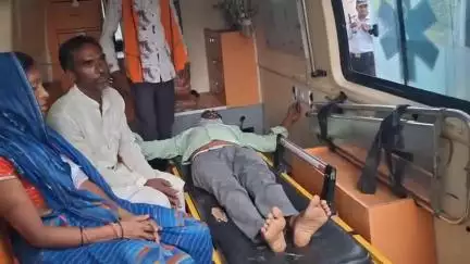 छतरपुर नगर: ग्राम सुमेड़ी में आरोपियों ने पीड़ितों के साथ की मारपीट, पीड़ित ज़िला अस्पताल में भर्ती