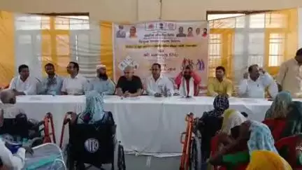आंवला: तहसील परिसर में दिव्यांगों और वृद्धों को सहायक उपकरणों का तोहफा, 324 लाभार्थियों को मिला लाभ