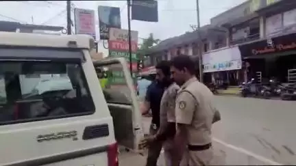 തൃശൂർ: ഇരിങ്ങാലക്കുട നഗരമധ്യത്തിൽ ബുള്ളറ്റിലെത്തി 
സ്വർണമാല പൊട്ടിച്ച കേസിലെ രണ്ടു പ്രതികൾ അറസ്റ്റിൽ