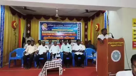 திண்டுக்கல் கிழக்கு: எங்களை ஏமாற்றும் அரசை நாங்கள் நம்ப தயாராக இல்லை என மேல்நிலை உயர்நிலைப்பள்ளி பட்டதாரி ஆசிரியர்கள் சங்க நிறுவனத் தலைவர் பிச்சாண்டி மஹாலில் பேட்டி