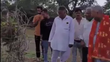 राजगढ़: राजगढ़ सांसद रोडमल नागर ने राजगढ़ जिले के प्रसिद्ध भैंसवा माता मंदिर में किया पौधारोपण