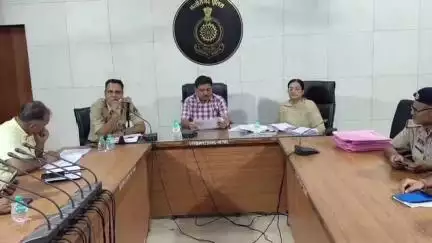 साजा: बेमेतरा के SSP ने स्पेशल टास्क फोर्स एसटीएफ टीम सहित जिले के राजपत्रित अधिकारियों और थाना चौकी प्रभारी की बैठक ली
