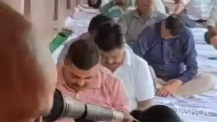 सादाबाद: सादाबाद व सहपऊ में एक दर्जन से अधिक स्थानों पर योग दिवस का कार्यक्रम हुआ, अधिकारियों के साथ आमजन ने किया योग