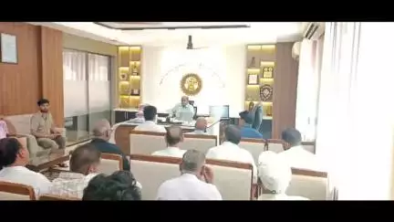 राजगढ़: राजगढ़ कलेक्टर गिरीश कुमार मिश्रा ने कृषि उपज मंडी के पंजीकृत व्यापारियों का सर्वे करने का दिया निर्देश