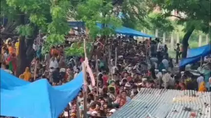 जलेसर: आषाढ़ माह के दूसरे शनिवार को जलेसर कस्बा में बड़ी छोटी शनिजात पर हजारों श्रद्धालुओं की भीड़, SDM ने किया निरीक्षण
