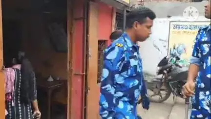 ডায়মন্ডহারবার ১: ডায়মন্ড হারবার জেটিঘাটের কাছে একটি বেসরকারি হোটেল থেকে একাধিক পুরুষ মহিলা উদ্ধার করল পুলিশ