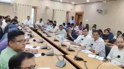 मधुबनी: जिलाधिकारी आनंद शर्मा की अध्यक्षता में स्वास्थ्य विभाग की मासिक समीक्षात्मक बैठक समाहरणालय कक्ष में की गई