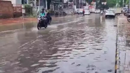 नगर निगम का ₹10 करोड़ पानी में गया डूब, पहली बारिश ने खोली पोल, 700 कर्मचारियों की सफाई से सड़के हुई तालाब