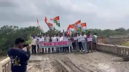 कांसाबेल: कांसाबेल में युवा कांग्रेस का जर्जर पुलिया और बदहाल नेशनल हाइवे को लेकर एक दिवसीय सड़क सत्याग्रह
#jansamasya