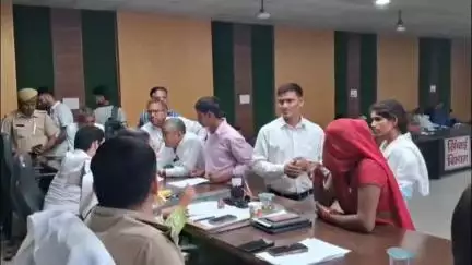 छाता: तहसील छाता में समाधान दिवस के दौरान 21 शिकायतों में से केवल 2 का मौके पर हुआ निस्तारण, शिकायतकर्ता परेशान