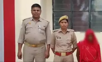 शोहरतगढ़: चिल्हिया थाना पुलिस ने धेन्सा तिराहे से दहेज हत्या के तीन वांछित अभियुक्तों को किया गिरफ्तार