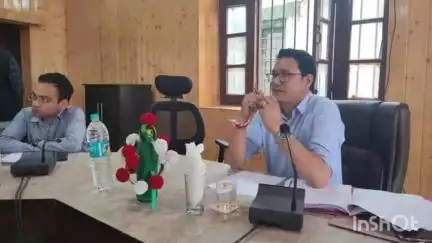 जुब्बल: आगामी सेब सीजन को लेकर एसडीएम जुब्बल गुरमीत सिंह नेगी की अध्यक्षता में आयोजित की गई बैठक