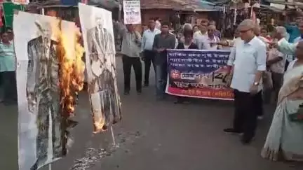 তমলুক: প্যালেস্টাইন ও ইরানের উপর মার্কিন মদত পুষ্ট ইসরাইলের হামলা বন্ধের দাবিতে কুশপুত্তলিকা পুড়িয়ে বিক্ষোভ মিছিল SUCI(C) দলে