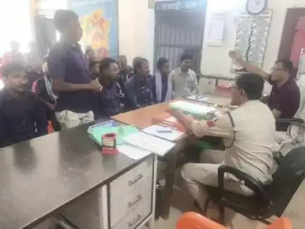 बेरला: बेरला पुलिस ने ग्राम कोटवारों की बैठक में सुरक्षा मानकों पर दिया जोर