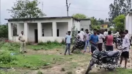 परसिया: परासिया: सेठिया में फांसी पर लटका मिला युवक का शव, कुछ दिन पहले हैदराबाद से लौटा था