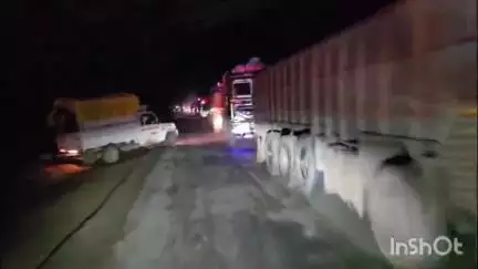 केशकाल: केशकाल घाट के दसवां मोड़ में ट्रक खराब होने से घाट में रुक-रुक कर लग रहा जाम, दोनों ओर वाहनों की कतार