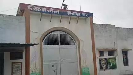 हरदा: जिला जेल में हुआ योग व विधिक साक्षरता कार्यक्रम