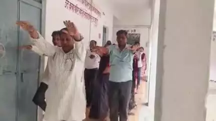 ओडगी: विश्व योग दिवस के अवसर पर आज हाई स्कूल महूली में किया गया योग