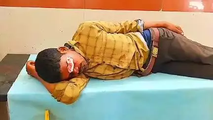 लांजी: लांजी में टेलीफोन एक्सचेंज के पास दो मोटरसाइकिलों की भिड़ंत, डायल 100 ने घायलों को अस्पताल पहुंचाया