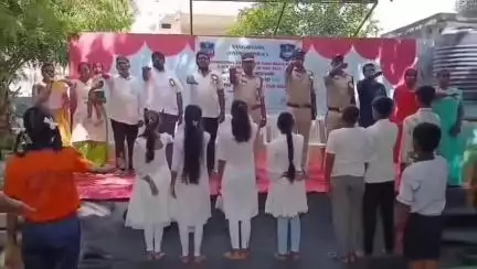 పటాన్​​చెరు: మాదక ద్రవ్యాల వాడటంవల్ల కలిగే దుష్పలితాలు గురించి బొల్లారం పోలీసులు అవగాహన