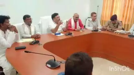 रॉबर्ट्सगंज: सर्किट हाउस में प्रभारी मंत्री ने अधिकारियों के साथ बैठक की, 18 बिंदुओं की कार्ययोजना पर चर्चा की