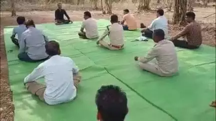 बरघाट: बरघाट के ग्राम कांचना में योग दिवस पर वनकर्मियों ने किया योग और वृक्षारोपण, अधिकारी व ग्रामीण रहे शामिल