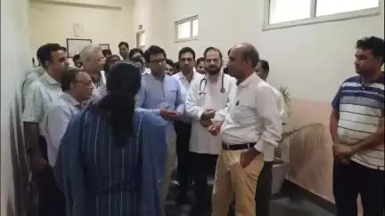 चिकित्सा शिक्षा विभाग के प्रमुख शासन सचिव ने मेडिकल कॉलेज व जिला राजकीय चिकित्सालय का किया अवलोकन