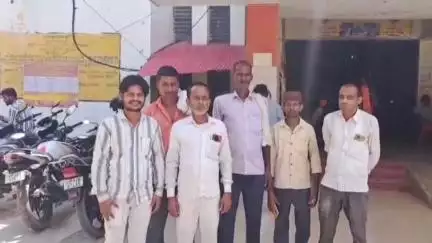 लहरपुर: ग्राम शाहपुर में दबंगों द्वारा श्मशान घाट पर कब्जा करने को लेकर ग्रामीणों ने एसडीएम से की शिकायत