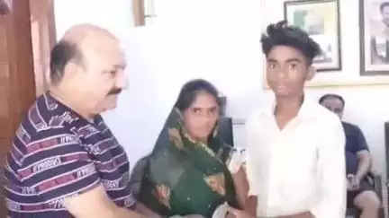 पलिया: पलिया विधायक ने विधवाओं के बच्चों की फीस का लिया जिम्मा, साढ़े तीन साल से बच्चों की पढ़ाई की जिम्मेदारी उठा रहे हैं