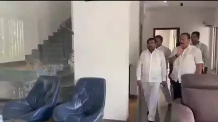 భువనగిరి: ప్రమాదానికి గురై చికిత్స పొందుతూ విశ్రాంతి తీసుకుంటున్న MLA పల్లా రాజేశ్వర్రెడ్డిని పరామర్శించిన జిల్లా BRS నాయకులు