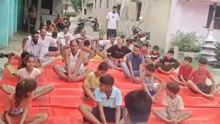 केसरिया: अंतरराष्ट्रीय योग दिवस के अवसर पर शनिवार को केसरिया क्षेत्र के कई संस्थानों में योगाभ्यास कार्यक्रम आयोजित किया गया