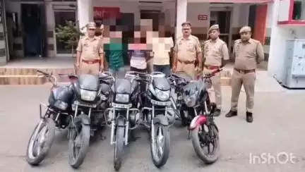 धामपुर: धामपुर क्षेत्र से पुलिस ने तीन अभियुक्तों को चोरी की 5 बाइकों के साथ गिरफ्तार कर किया चालान