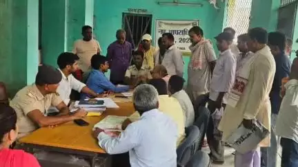 केसरिया: केसरिया थाना परिसर में भूमि विवाद से संबंधित जनता दरबार का आयोजन, थानाध्यक्ष व अंचलाधिकारी रहे उपस्थित