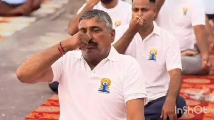 खींवसर: खींवसर में अंतर्राष्ट्रीय योग दिवस पर विधायक सहित सैकड़ों ग्रामीणों ने किया योग