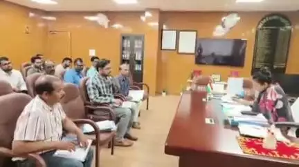 गुमला: पेयजल एवं स्वच्छता विभाग की योजनाओं पर डीसी ने की समीक्षा बैठक