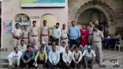 बारां: पुलिस थाना कोतवाली ने जुआ सट्टा के खिलाफ ताबड़तोड़ कार्रवाई करते हुए 14 व्यक्तियों को गिरफ्तार किया, 47890 रुपए भी बरामद