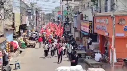 సిపిఐ సారధ్యంలో ఎర్రజెండా ప్రజల పక్షాన నిరంతరం పోరాడుతుంది నగరంలో సిపిఐ రాష్ట్ర కార్యదర్శి వర్గ సభ్యులు డేగా ప్రభాకర్