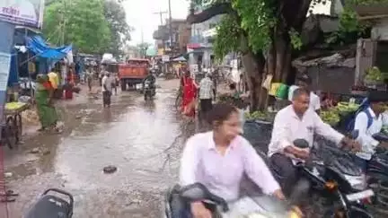 सरमेरा: सरमेरा में बारिश से किसान खुश, पर लोगों को आवाजाही में हो रही है परेशानी