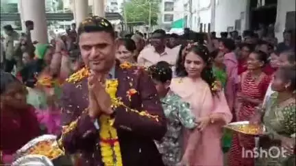 જૂનાગઢ: મહાનગરપાલિકા ખાતેથી મ્યુનિસિપલ કમિશનરની બદલી થતા વિદાય માન આપવામાં આવ્યું